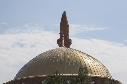 Cami Zarar Gördü, Müezzin Yaralandı