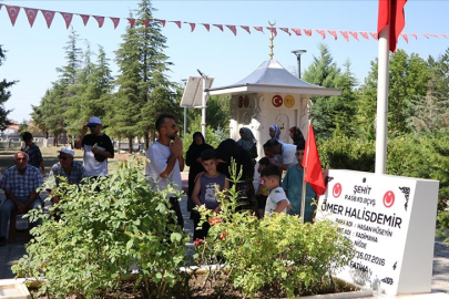 Kahramanın Kabrine Yoğun Ziyaret