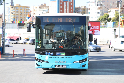 Kadın Otobüs Şoförü İş Başında