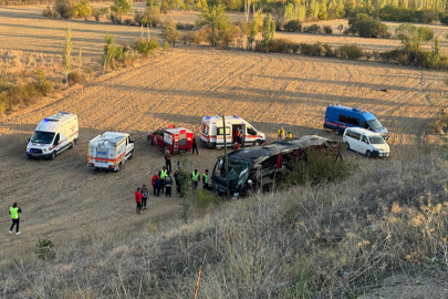 Yolcu Otobüsü Devrildi 21 Yaralı