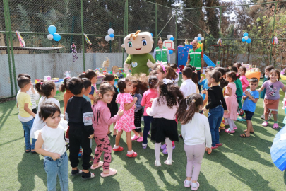 Hem Eğleniyorlar, Hem Öğreniyorlar