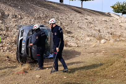 Devrilen Araçta 3 Kişi Yaralandı