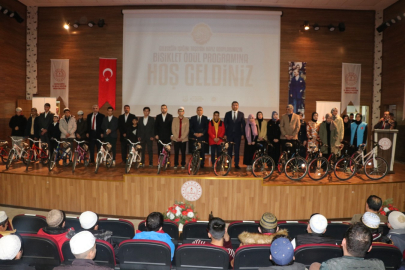 Şanlıurfa'da Hafız Adaylarına Hediye